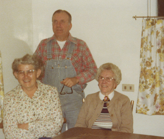 Bertha-Lorraine-Sonny.jpg - Bertha with brother Charlie and his wife, Lorraine.