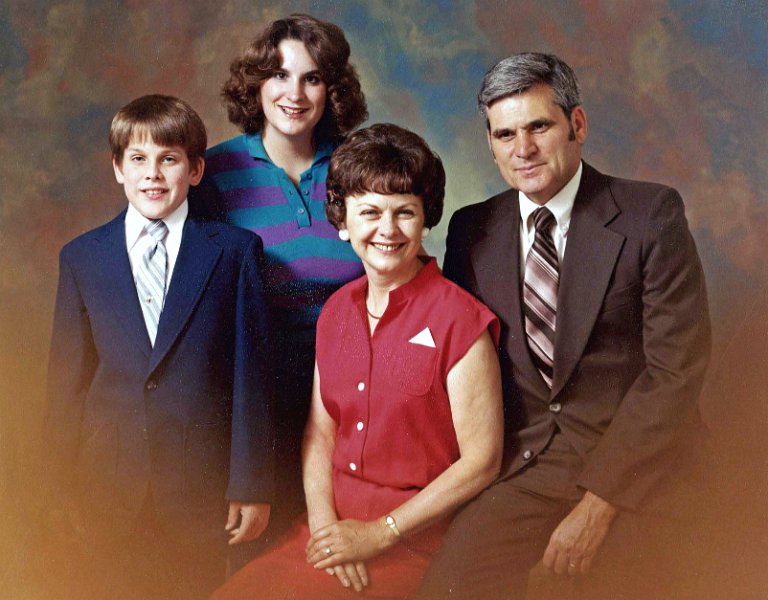 LewPatfamily.jpg - Lew and Pat Davis Family