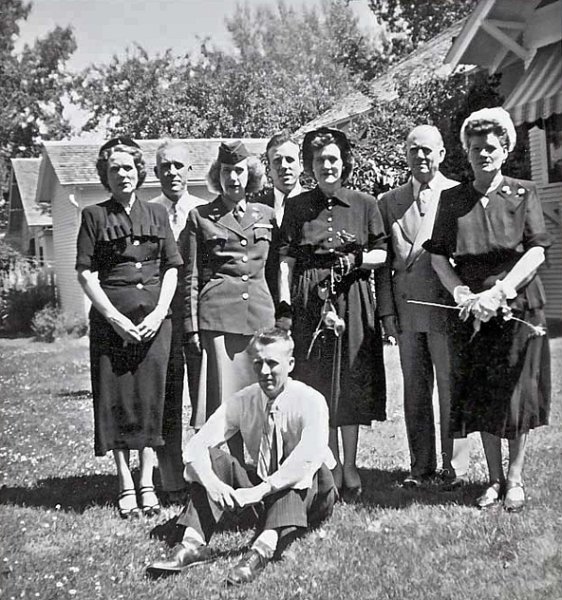 VictoriaFuneral1951.jpg - Victoria's funeral, 1951. Bertha, Emil, Helen, Charlie, Vivian, George, Laura, Ray (sitting)