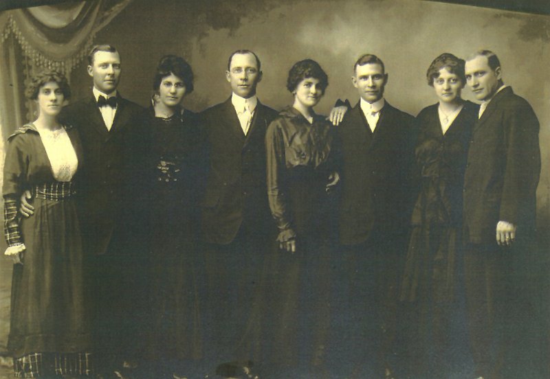 image008a.jpg - Married Monson brothers and their wives. Violet (Kaiser) Monson and Walter Monson at far left. c. 1915