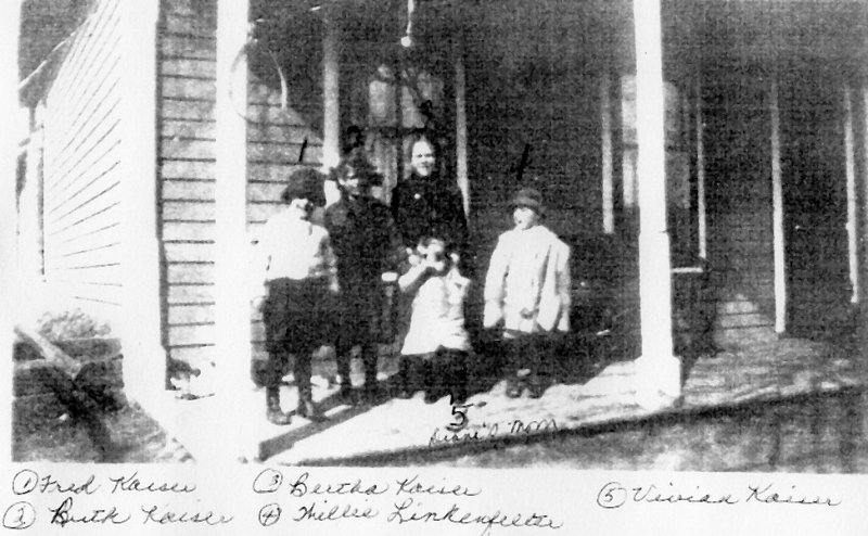 image009a.jpg - c. 1916. 1. Fred Kaiser, 2. Ruth Kaiser, 3. Bertha Kaiser, 4. Willie Linkenfelter, 5. Vivian Kaiser