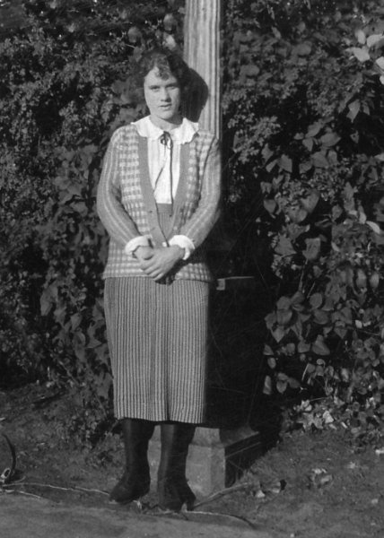 image036a.jpg - Basketball player Bertha Kaiser, "The Flying Dutchman", c. 1921