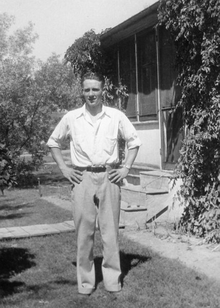 image037.jpg - Ray Kaiser 1911 - 1996