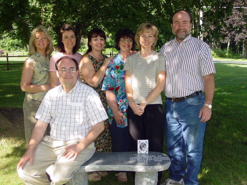 image082.JPG - 2005 Children of Dave (1916-2001) and Jane (1921-2005) Maloney: Brian Maloney (seated); (L to R standing) Leah (Maloney) Tove, Tara (Maloney) Drake, Karen (Maloney) Hodges, Kate (Maloney) Vogel, Lisa (Maloney) Williams, David J. Maloney, Jr.