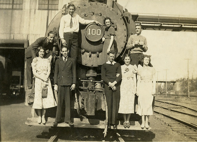 1938prints008.jpg - 1938. Dad (upper right) at work at Baldwin Locomotive Works, Philadelphia - DJM Jr