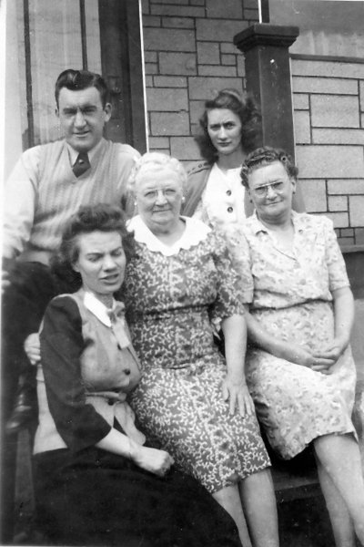 1946prints155.jpg - 1946. David J. Maloney, Sr. pictured in Linwood, PA wife, Dorothy Janette (nee Zeltinger) Maloney (lower left) with unknown ladies. In 1946 he had brought his wife, Jane, back East to live.