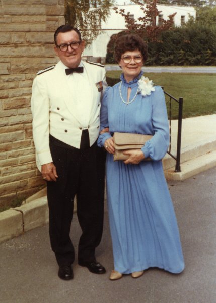 MomDadAtLisaWedding.jpg - Dave & Jane Maloney at Lisa's wedding.