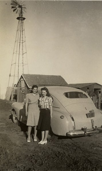 1941prints005.jpg - 1941. Mom on the right - DJM Jr