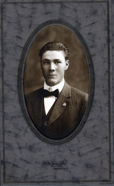 jz_042.jpg - Unknown man. Photographer is "Krivseth / Minot, N.D."