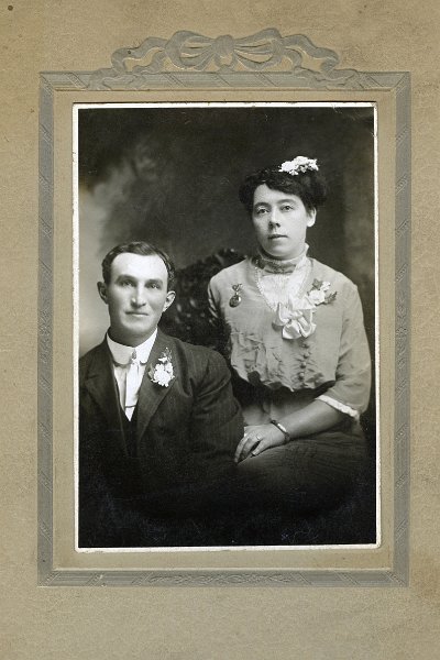 jz_044.jpg - Joseph & Mary "Mamie" Ethen. Inscribed on reverse "[to] Mrs. Ig. Zeltinger".