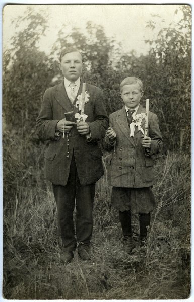 jz_068.jpg - Matt and brother Frank Zeltinger pose for Confirmation photo.