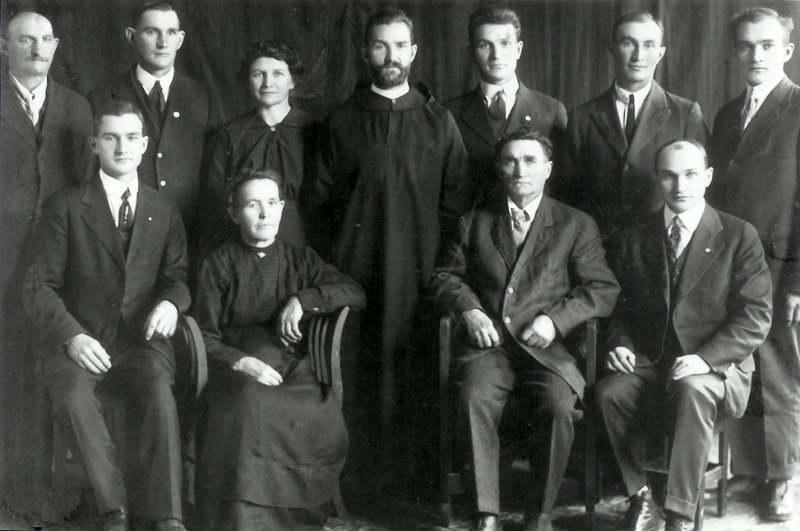 kfz_4.jpg - The Mathias "Matt" and Magdeline "Lena" Ethen family: Back row: Henry 876-1875), Anton "Constant A." (1880-1970), Katharina "Katie" (married Ignatius Zeltinger (1875-1965), Father John (1890-1918), August (1888-1918), Joseph (1886-1962), Stephen (1894-1938); Front row: Bernard "Barney" (1890-1918), Lena (1851-1936) an Matt (1851-1926), Edward (1892-1955); c. 1915