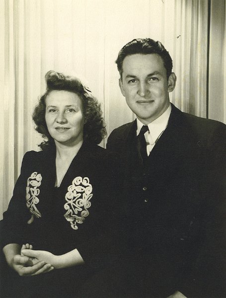 ldz_21.jpg - Marie (nee Zeltinger) and Frank Rabuse wedding portrait