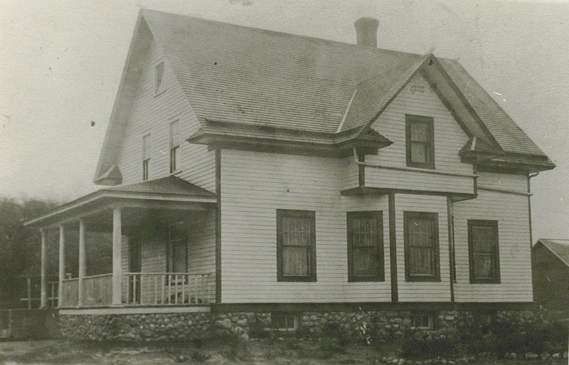 ldz_27.jpg - Ignatius and Katie Zeltinger home on family farm, south of Tolley, ND; built 1915