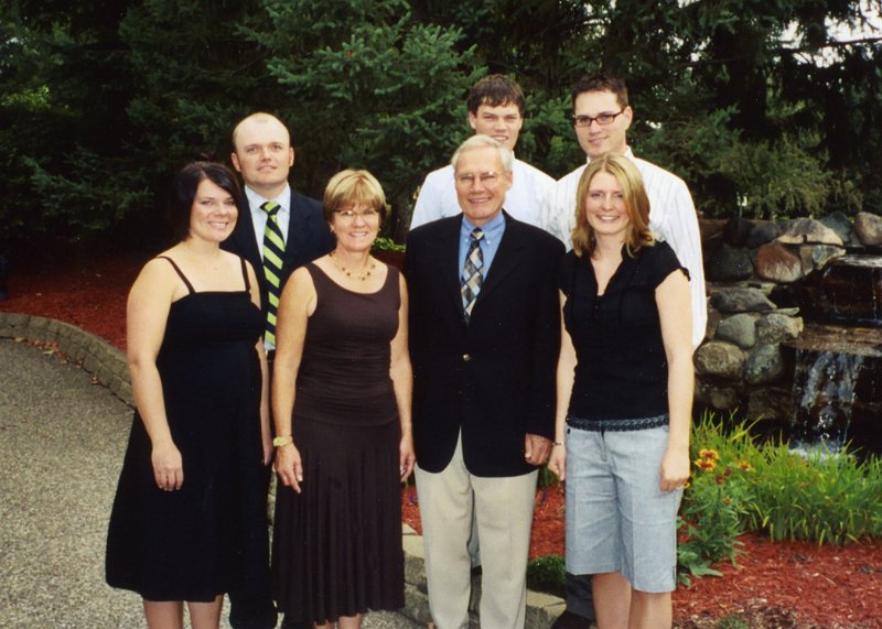 mtz_01.jpg - The Terry & Ann Zeltinger family. Erin (Zeltinger) Holt, Kelsey Holt, Ann & Terry Zeltinger, Ben Zeltinger, Tyson & Chelsey Zeltinger