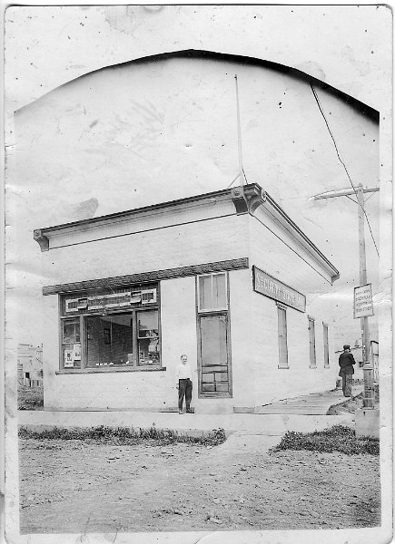 zeltinger035.jpg - Mathias Anton Zeltinger, 1927, Bank of Ollie, MT, cashier; see next image for closeup.