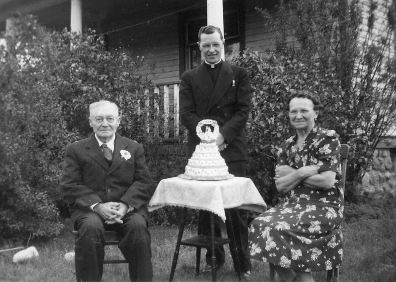 zeltinger047.jpg - 50th wedding anniversary of Ignatius and Katie Zeltinger, 1946; the priest is Father Donald Becwar, pastor of Donnybrook and Tolley Catholic churches. The Donnybrook chuch was St. Anthony's. The Tolley chuch was Sts. Peter and Paul.