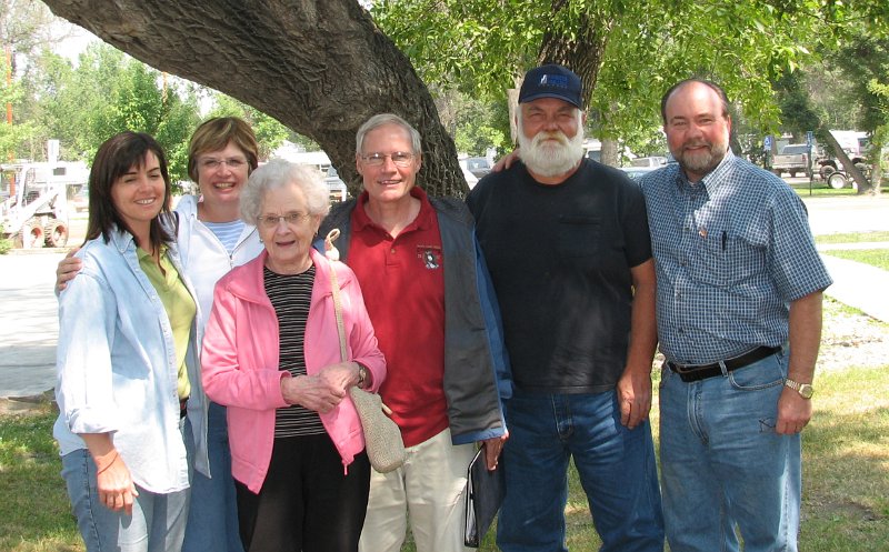 zeltinger103.jpg - Tara (Maloney) Drake, Debra Zeltinger, Cecelia Zeltinger (mother of Debra and Terry), Terry Zeltinger, Tolley ND Mayor Jack Zeltinger, Dave Maloney (Tara's brother); Mouse River Park, Tolley, ND Zeltinger Mini-Reunion 2006.