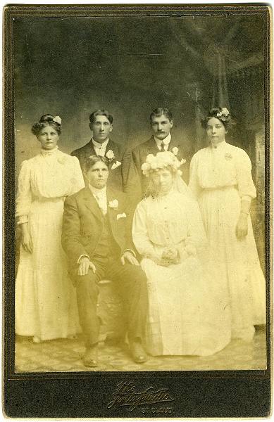 jz_002.jpg - Unknown bridal party. Photographer is "The Fritz Studio / St. Cloud" Minn.