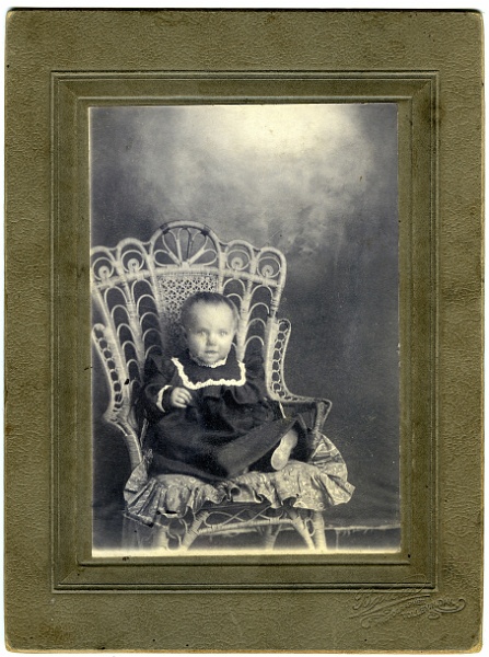 jz_024.jpg - Unknown infant; photographer is "Barcus Photographer / Tolley, N. Dak."