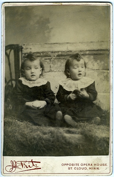 jz_062.jpg - Possibly Katie (Ethen) Zeltinger's twin brothers, Bernard and John, who were born on June 2, 1890.