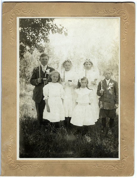 jz_066.jpg - Confirmation photo. Far left is Matt Zeltinger. Far right is his brother Frank Zeltinger. Others unknown.