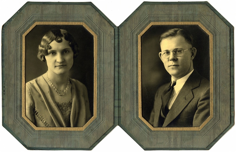 jz_074.jpg - Unknown couple; Photographer is "Nelson / Noonan, N.D."