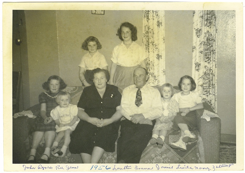 ldz_22.jpg - John and Agnes Zeltinger and six daughters: Rae Jean, Loretta, Donna, Janice, Linda, Nancy; 1956