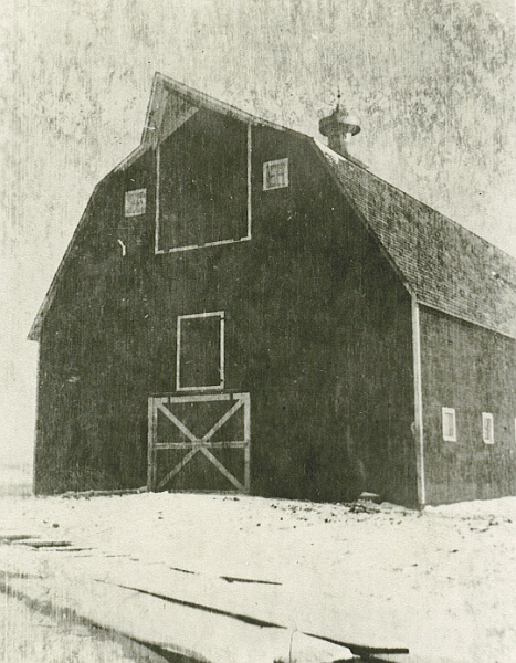 ldz_28.jpg - Barn on Ignatius Zeltinger farm, south of Tolley, ND