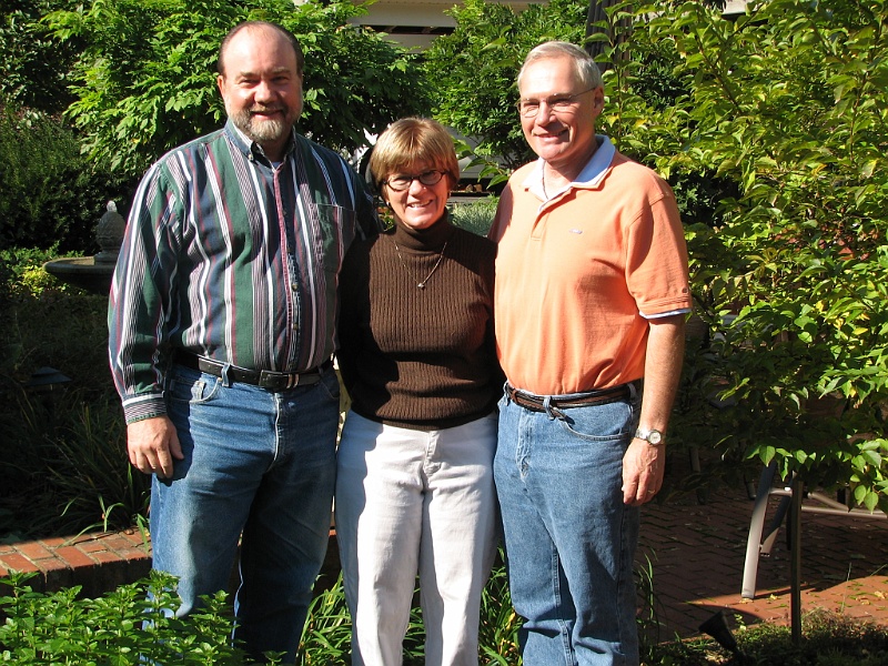 mdm_01.JPG - Dave Maloney, Ann, Terry Zeltinger. Frederick, MD 2006 (Dave and Terry are cousins.)