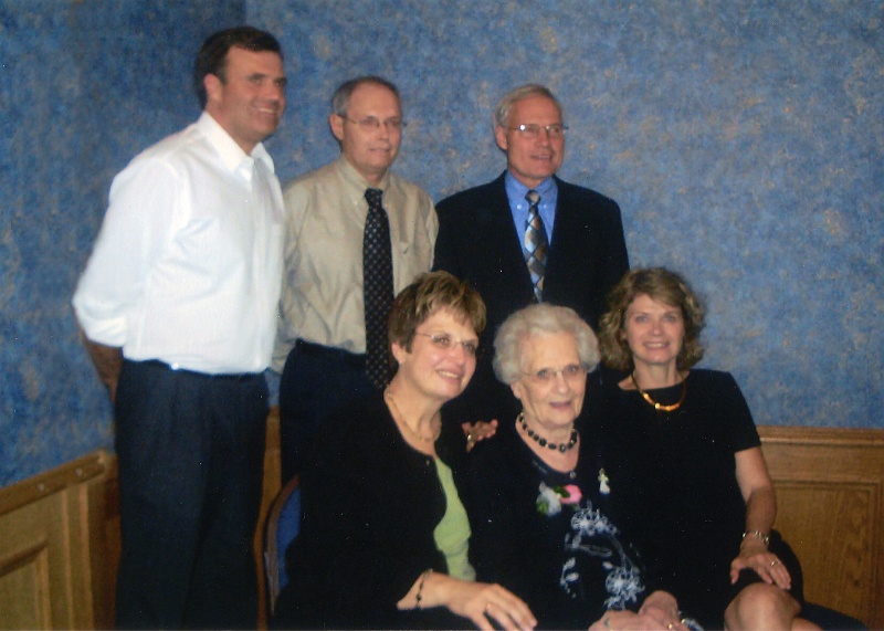 mtz_02.jpg - Cecelia Zeltinger (Mrs. Clarence Zeltinger) (seated center) with children.