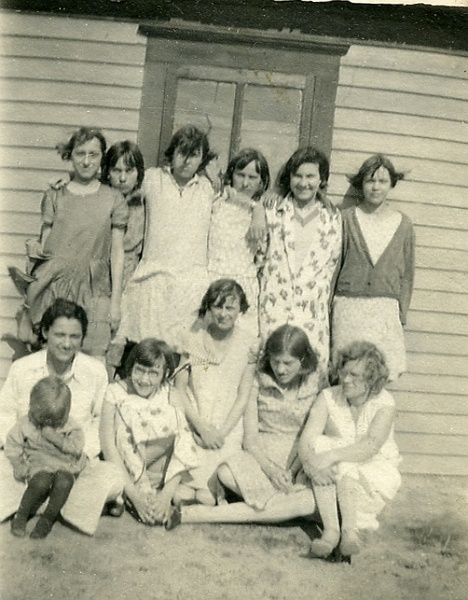 zeltinger026.jpg - "Me & 4H gang Ollie, Mont". Laura "Bob" Zeltinger is seated in lower right corner. She worked with the young 4H group in Ollie.