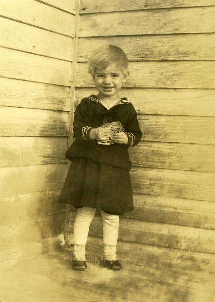 zeltinger030.jpg - Dorothy Janette Zeltinger at 2 1/2 years of age; Flasher, ND; 1923.