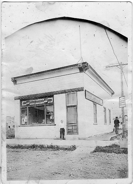 zeltinger035.jpg - Mathias Anton Zeltinger, 1927, Bank of Ollie, MT, cashier; see next image for closeup.