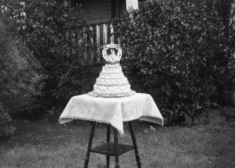 zeltinger048.jpg - 50th wedding anniversary cake for Ignatius and Katie Zeltinger, 1946.