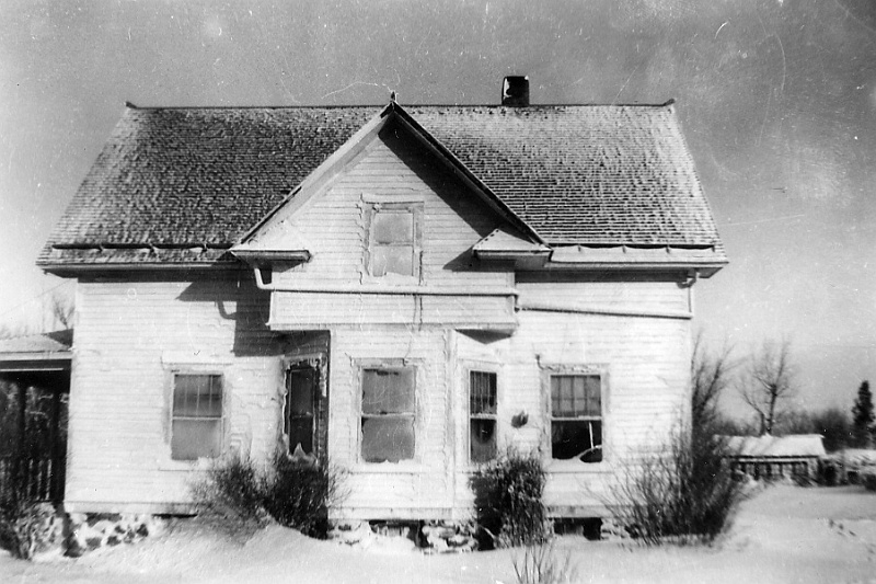 zeltinger065.jpg - Ignatius and Katie Zeltinger farm near Tolley, ND after a blizzard; photo taken in Jan. 1947.