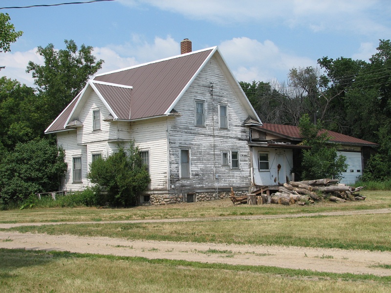 zeltinger102.jpg - Ignatius and Katie Zeltinger (deceased) farm, Tolley, ND, 2006